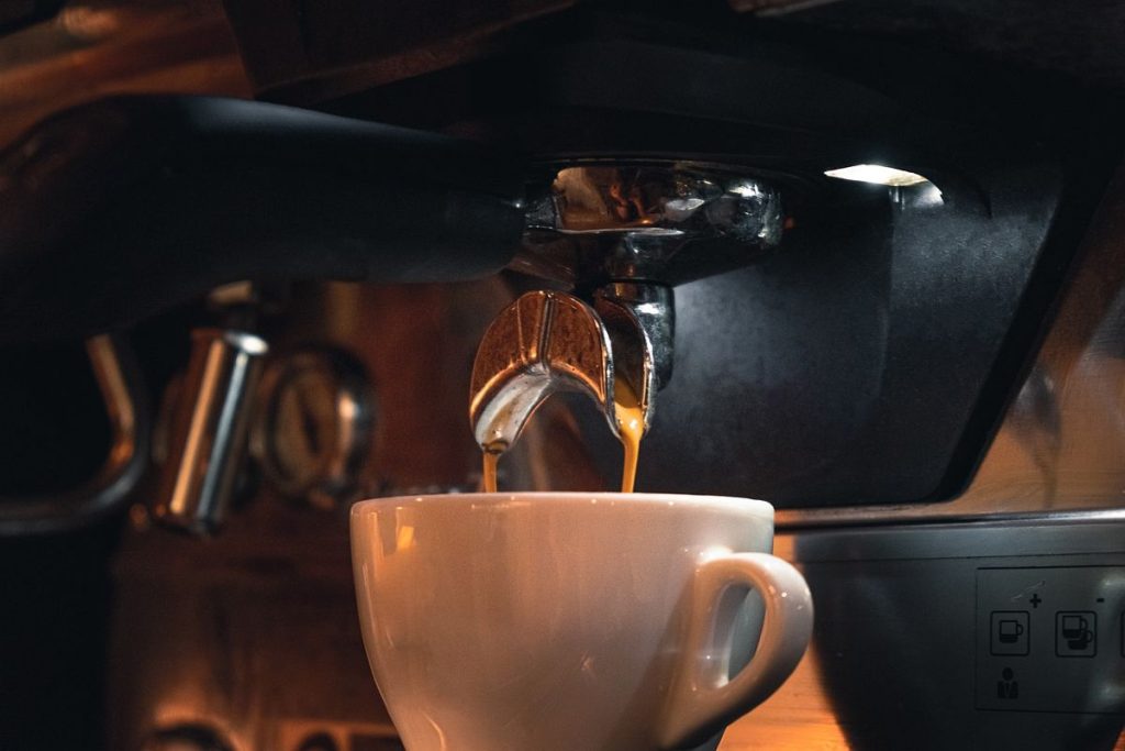 Qual è la migliore macchina da caffè per casa? Ecco come scegliere il modello giusto