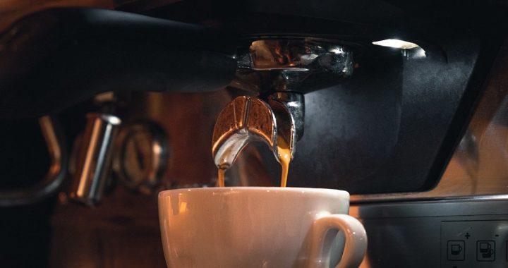 Qual è la migliore macchina da caffè per casa? Ecco come scegliere il modello giusto